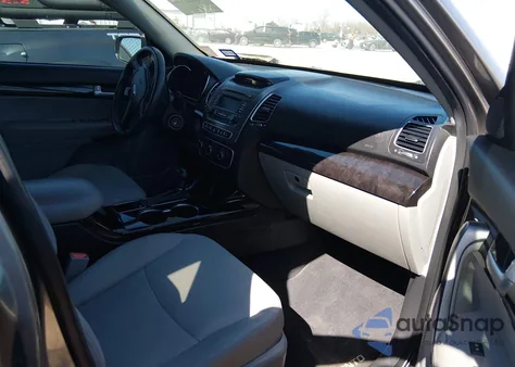 2015 Kia Sorento Lx z USA, uszkodzony, nr VIN 5XYKT3A66FG591944